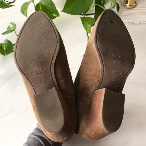 Sz. 9 Crown Vintage Taupe Suede Booties - Picture 3 of 4
